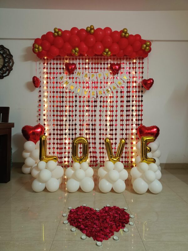 Golden Love Balloon decor